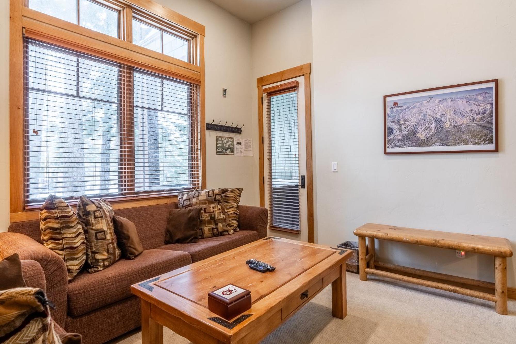 Upscale 4 Bed, 3 Bath At The Woodwinds With Amazing Mountain Views And Golf Course Access And Private Hot Tub And Garage Sleeps 10 Villa Mammoth Lakes Exterior photo