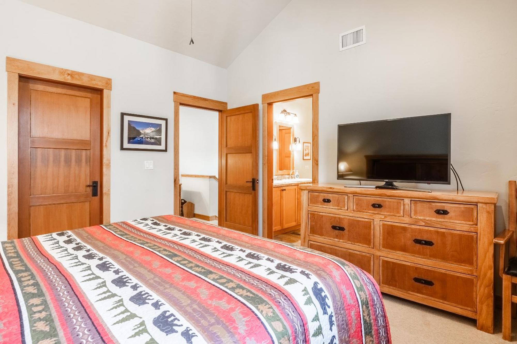 Upscale 4 Bed, 3 Bath At The Woodwinds With Amazing Mountain Views And Golf Course Access And Private Hot Tub And Garage Sleeps 10 Villa Mammoth Lakes Exterior photo