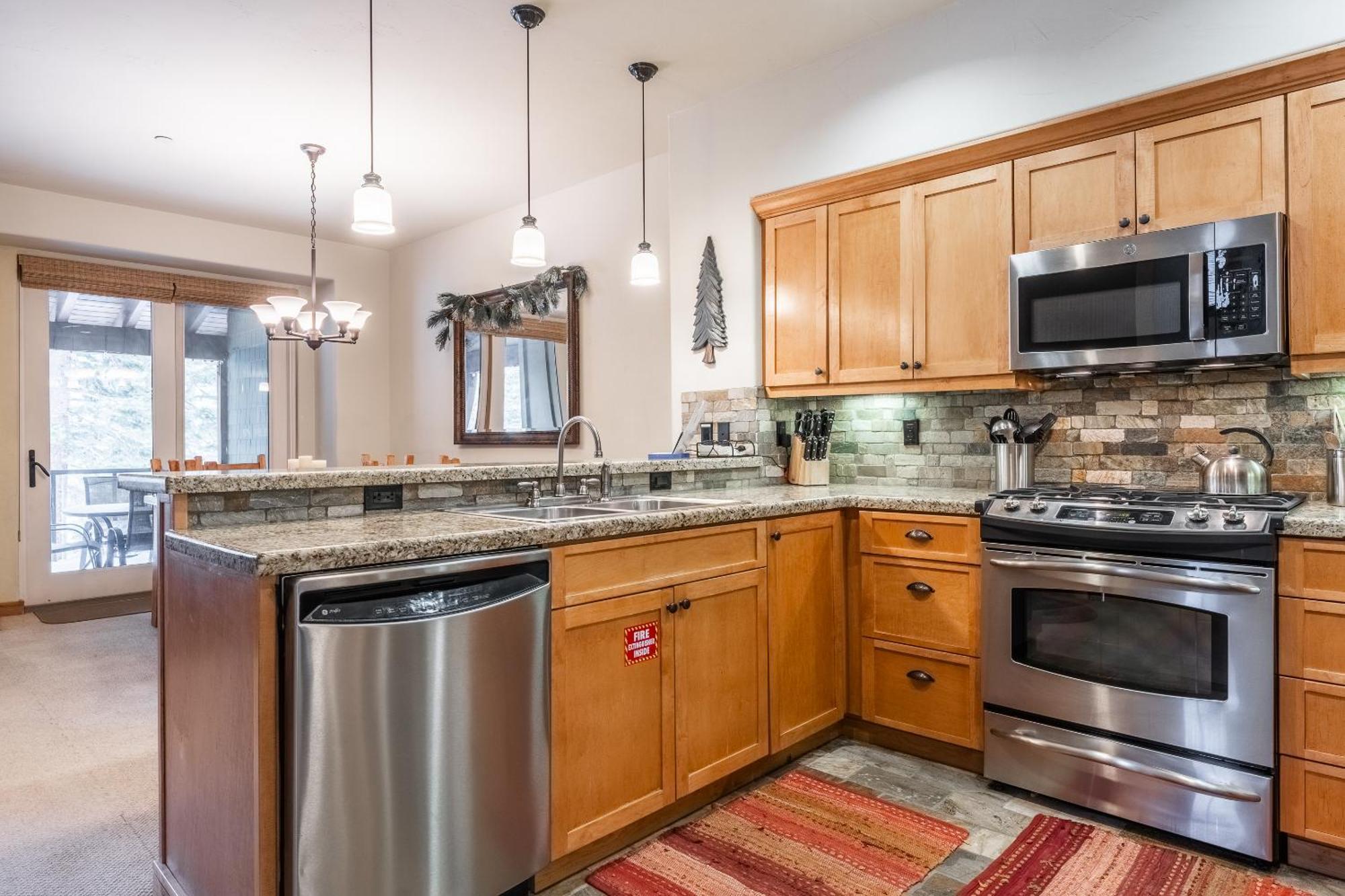 Upscale 4 Bed, 3 Bath At The Woodwinds With Amazing Mountain Views And Golf Course Access And Private Hot Tub And Garage Sleeps 10 Villa Mammoth Lakes Exterior photo