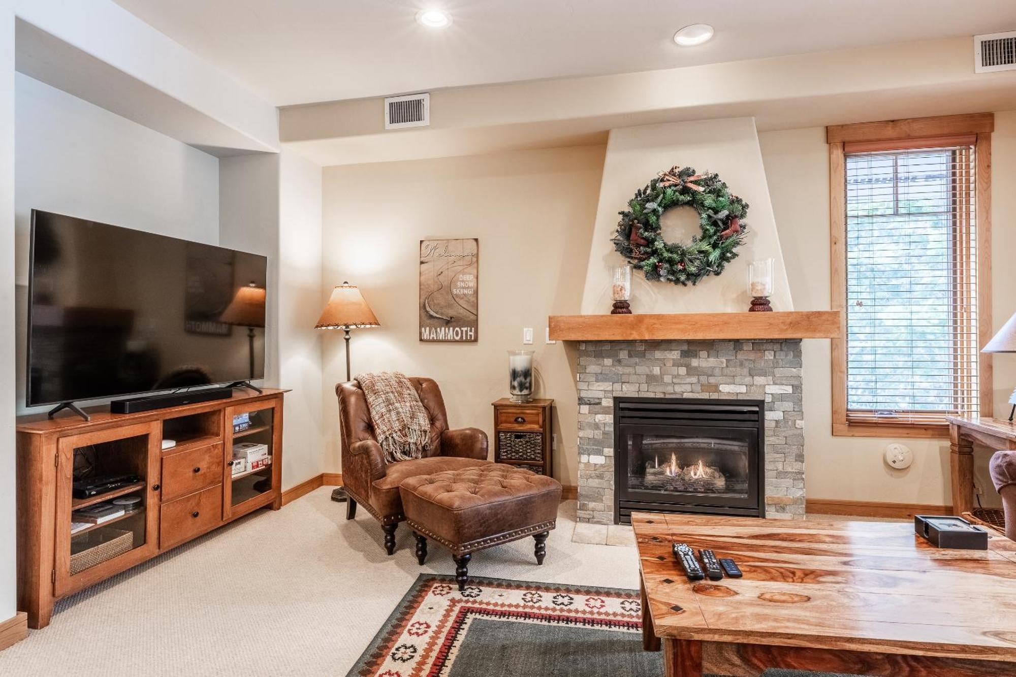 Upscale 4 Bed, 3 Bath At The Woodwinds With Amazing Mountain Views And Golf Course Access And Private Hot Tub And Garage Sleeps 10 Villa Mammoth Lakes Exterior photo